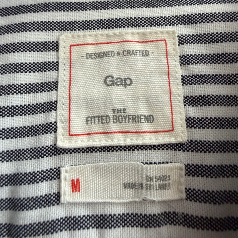 Gap Fitted Boyfriend Shirt Womens Medium Blue White Stripe Button Down - Picture 3 of 3